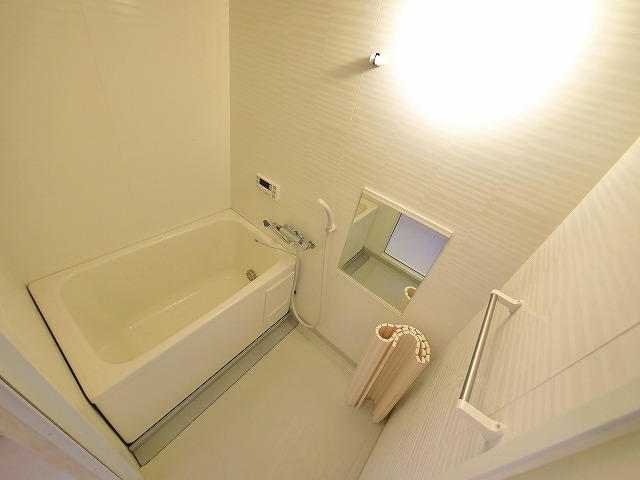 バス・シャワールーム　落ち着いた空間のお風呂です