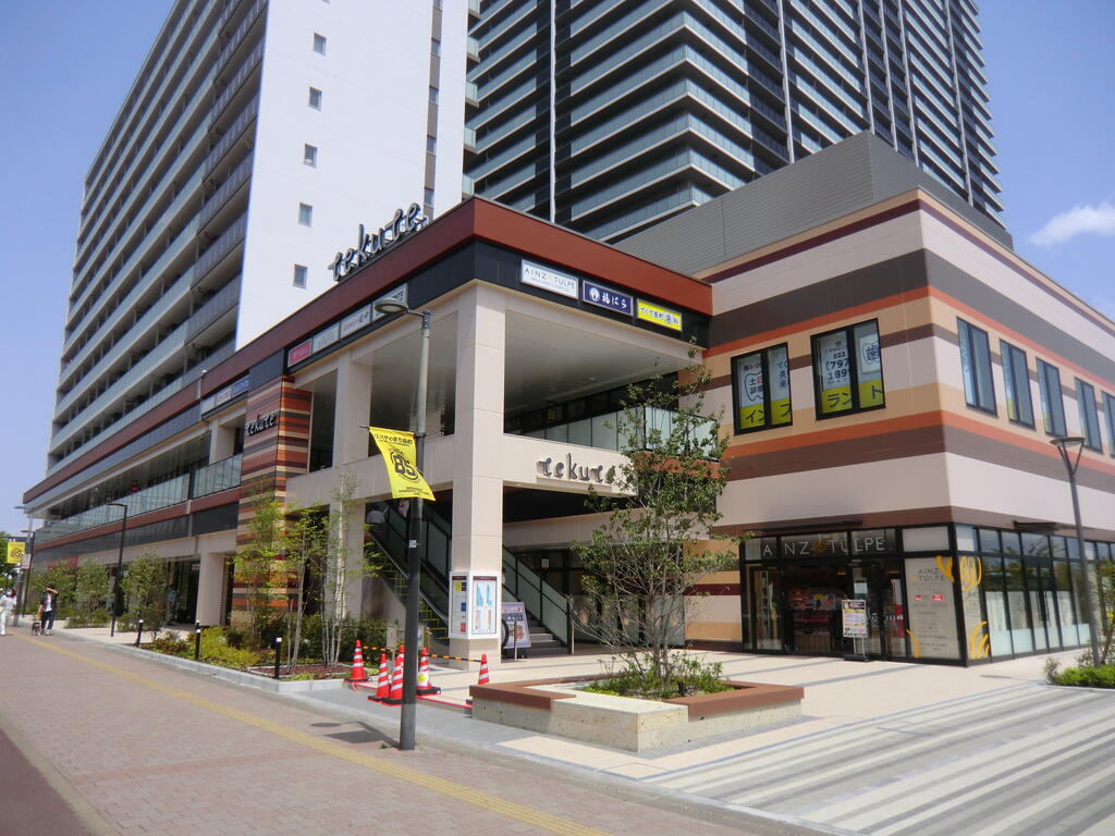 ショッピングセンター　tekuteながまち（ショッピングセンター）まで900m
