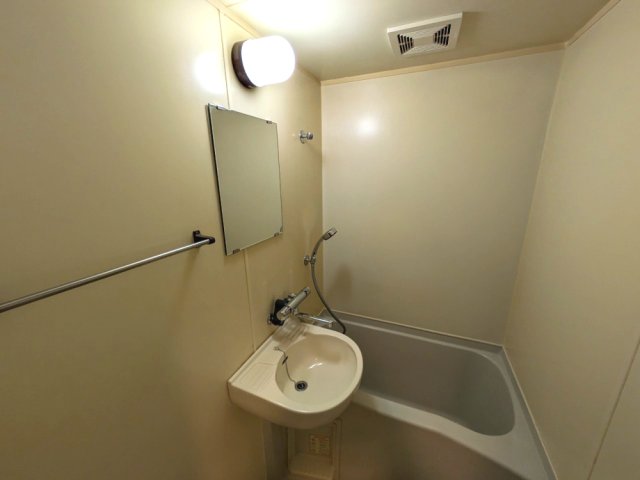 バス・シャワールーム　2024年12月撮影※現況を優先致します。