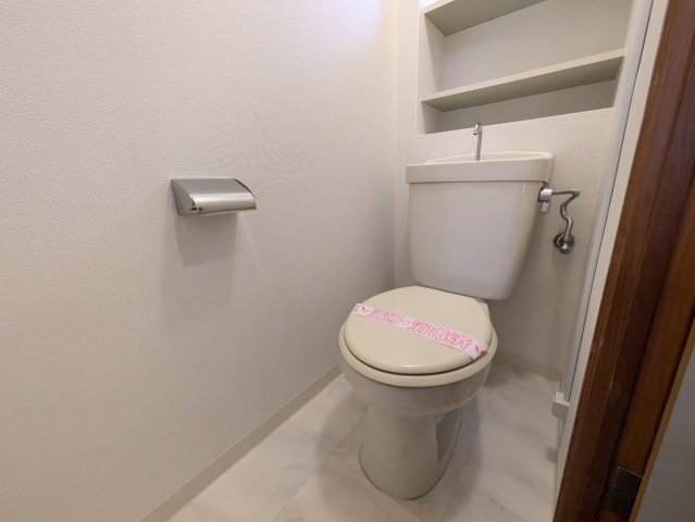 トイレ　2024年12月撮影※現況を優先致します。