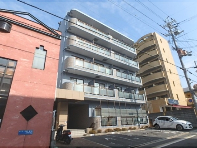京都市伏見区深草飯食町のマンションの建物外観