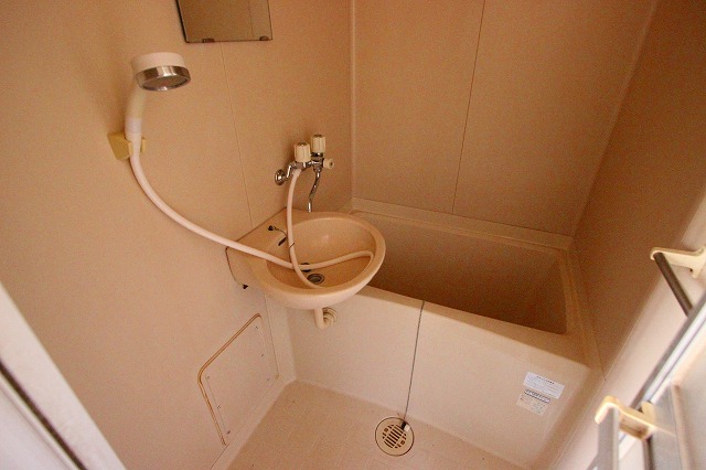 バス・シャワールーム　同物件、別号室のものです。