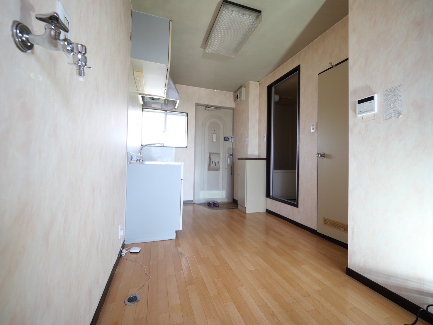 玄関　掃除がしやすい玄関で広々4畳