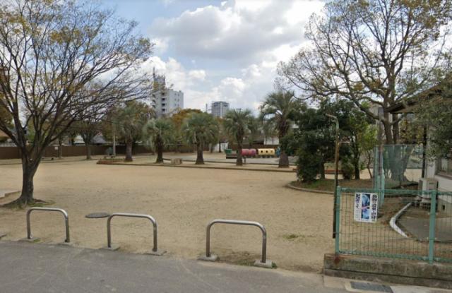 【高松市昭和町のマンションの公園】