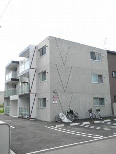札幌市東区北四十一条東のマンションの建物外観