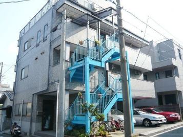 横浜市中区千代崎町のマンションの建物外観