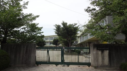 小学校　岡崎市立城南小学校（小学校）まで1010m