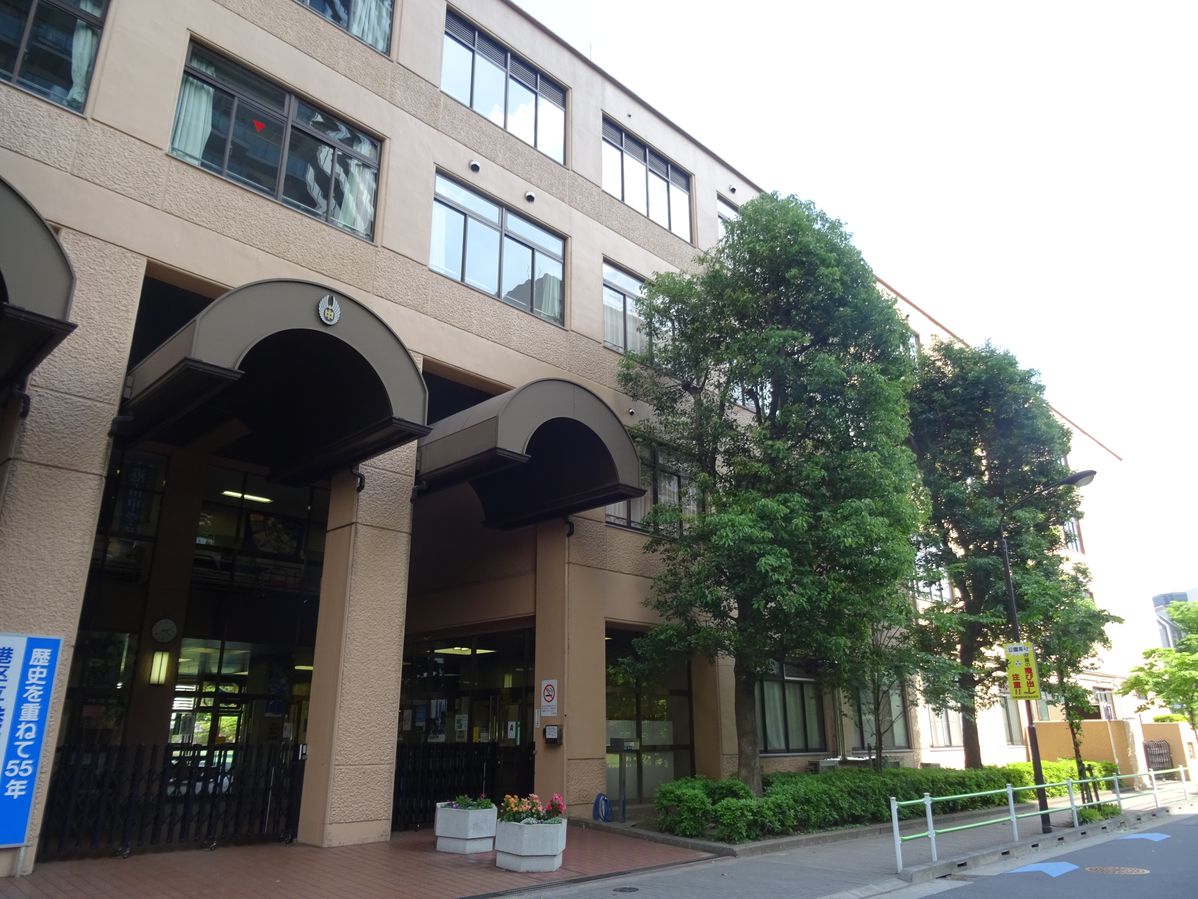 中学校　港南中学校（中学校）まで1858m