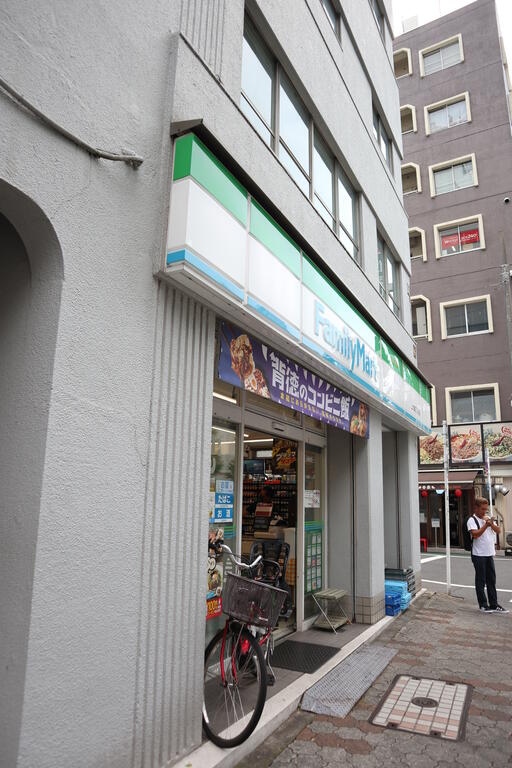 コンビニ　ファミリーマート白金台三丁目店（コンビニ）まで435m