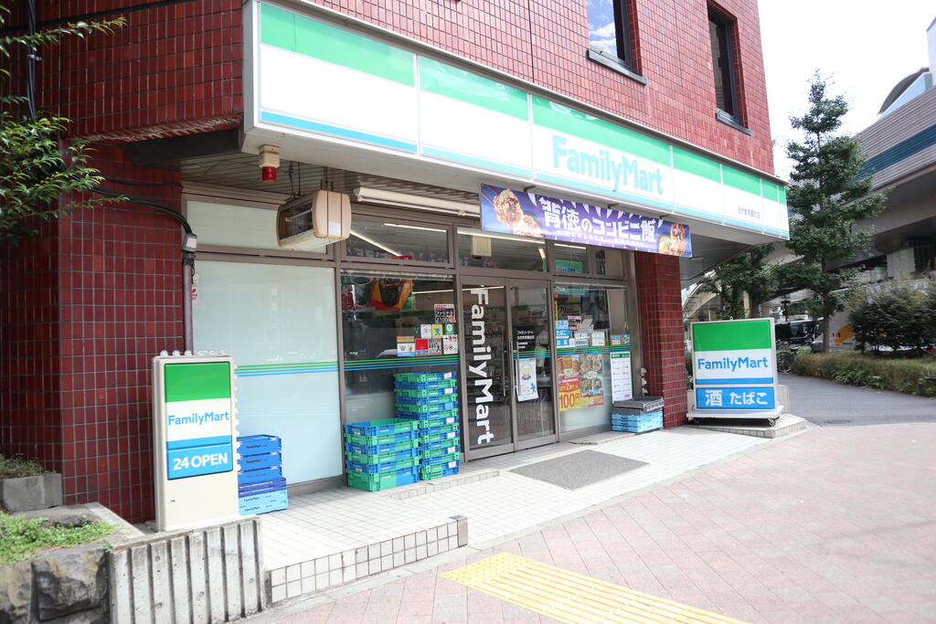コンビニ　ファミリーマート自然教育園前店（コンビニ）まで733m