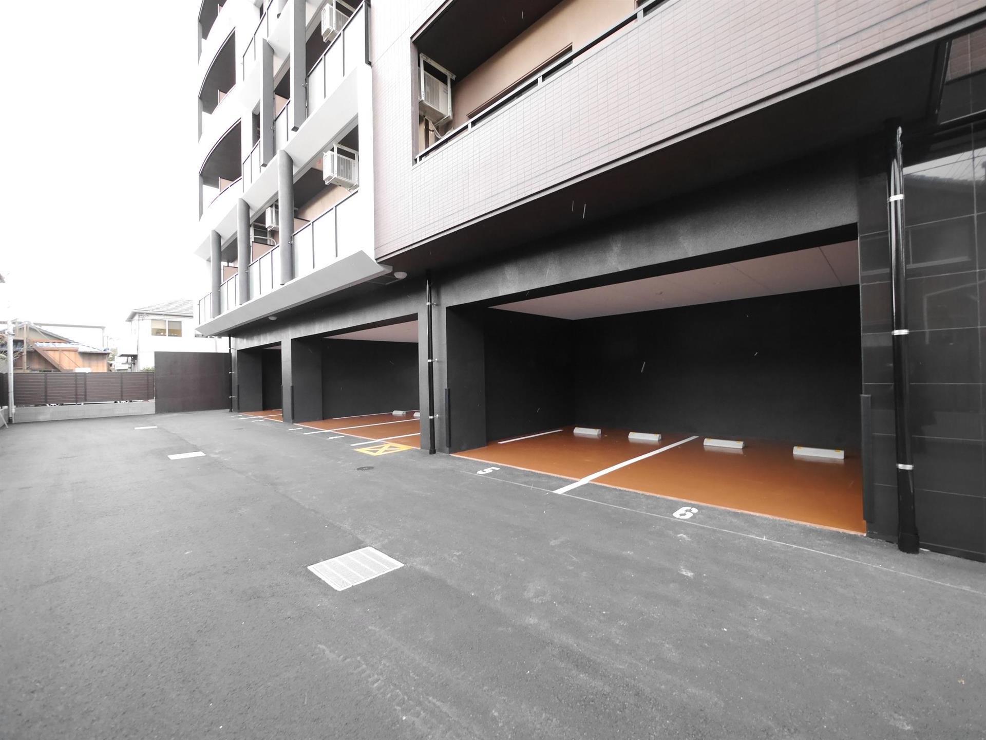 【ＴＨＥ　ＳＱＵＡＲＥ　Ｃｌｕｂ　Ｒｅｓｉｄｅｎｃｅの駐車場】