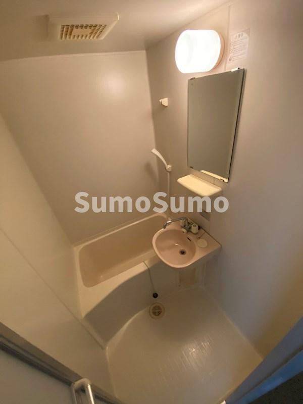 バス・シャワールーム　落ち着いた空間のお風呂です