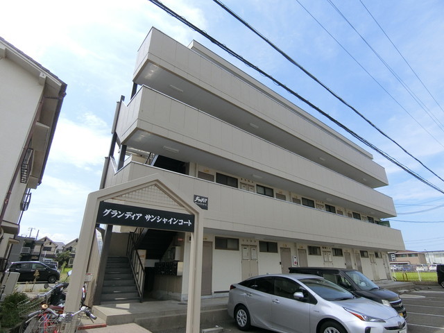 【神戸市西区伊川谷町潤和のマンションの建物外観】