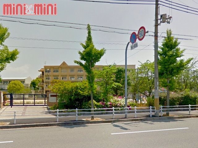 【神戸市西区伊川谷町潤和のマンションの小学校】