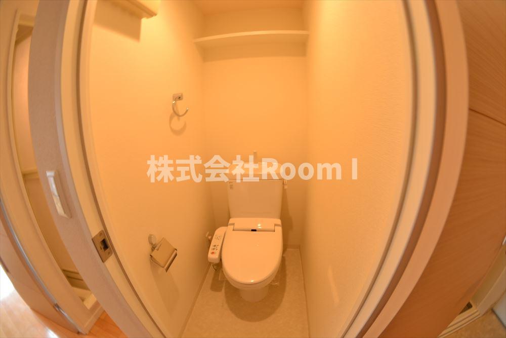 トイレ　落ち着いた色調のトイレです