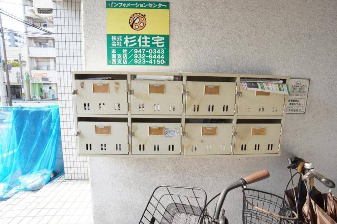 エントランス　メールBOX