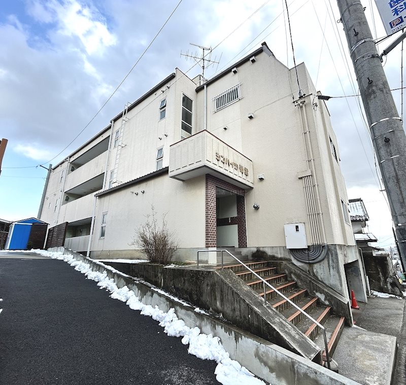 【シンハイツ嶺雲の建物外観】