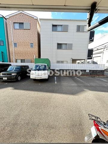 駐車場　駐車場に車を止められます