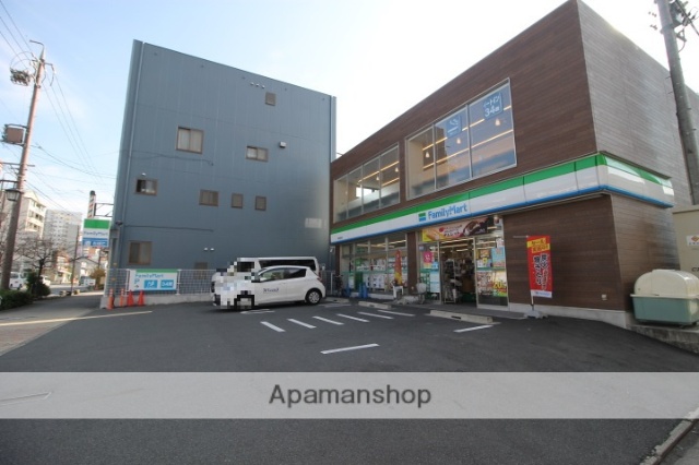 コンビニ　ファミリーマート（コンビニ）まで518m