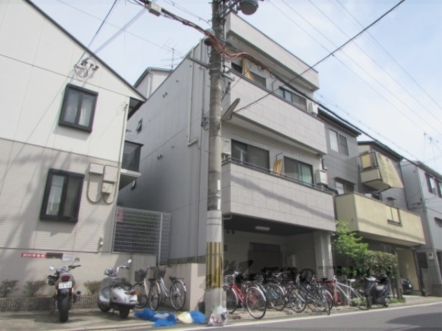 ハイツ村岡の建物外観