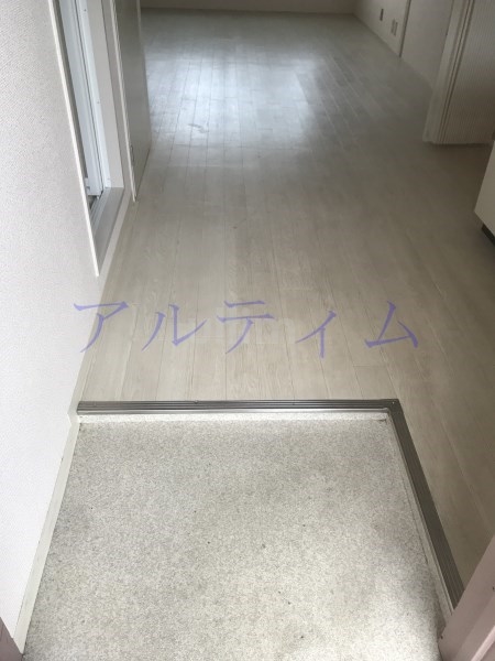 【山科マンションの玄関】