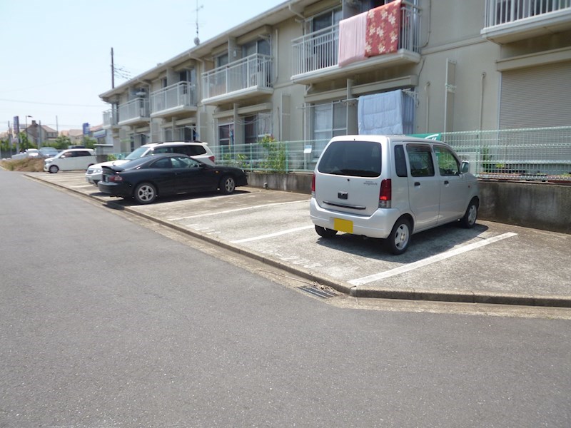 【湯川ハイムCの駐車場】