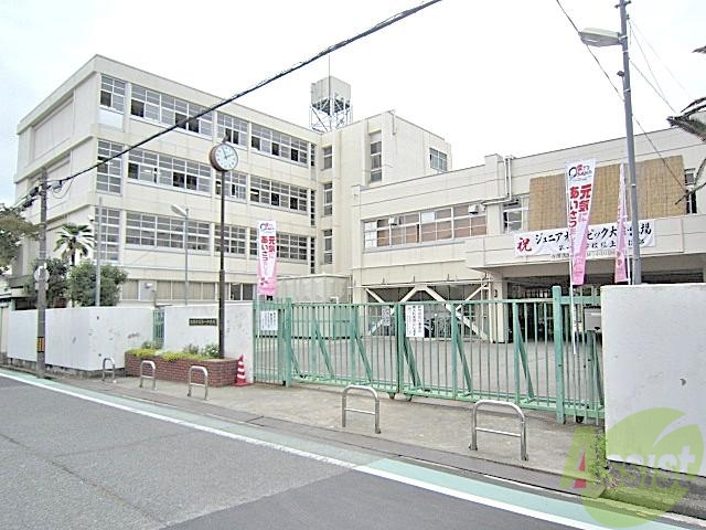 【吹田市千里山東のマンションの中学校】