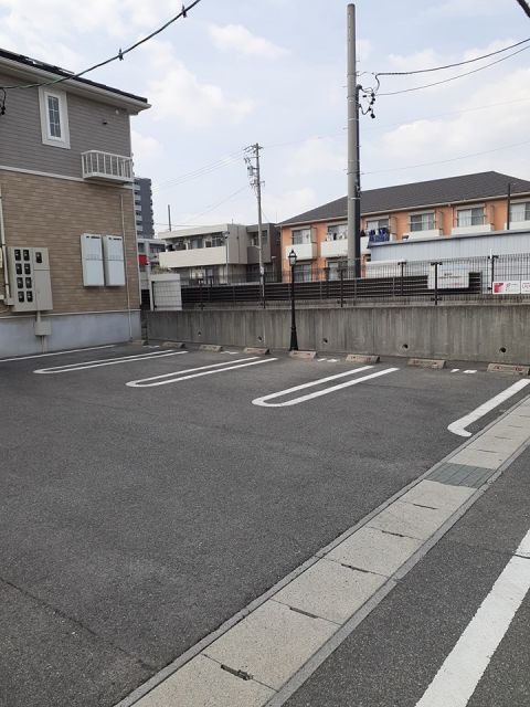 【豊田市浄水町のアパートの駐車場】