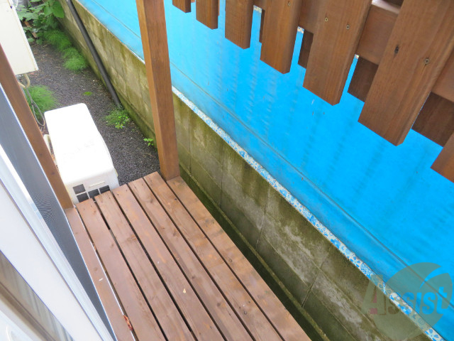 バルコニー　バルコニーは洗濯物を干すスペースが確保されていました。