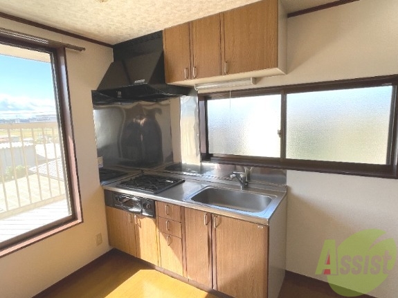 キッチン　システムキッチン、ガスコンロでグリルも付いています♪