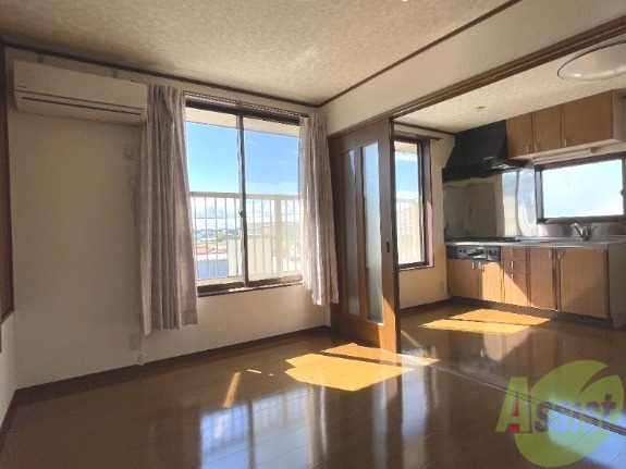 その他部屋・スペース　寝室も明るいお部屋です。すっきり目覚められそうです。