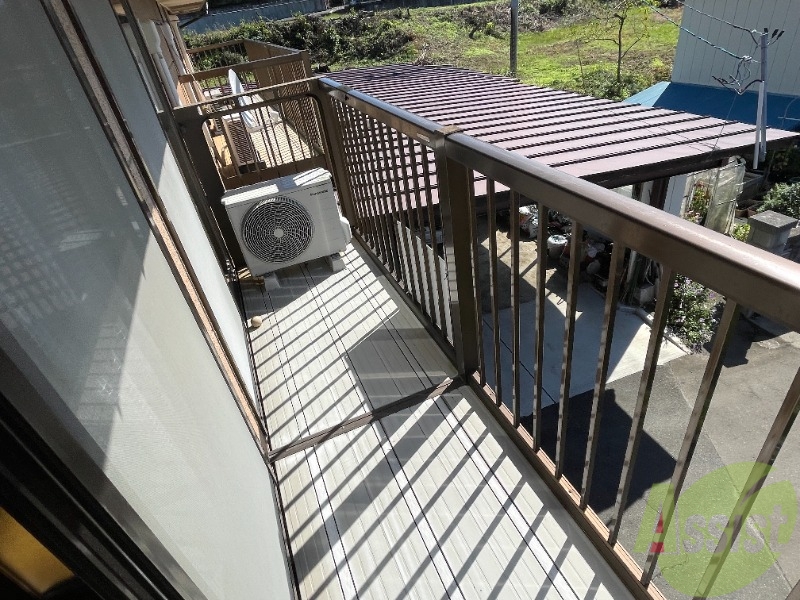 バルコニー　バルコニーがあるので洗濯物は外に干せそうですね。