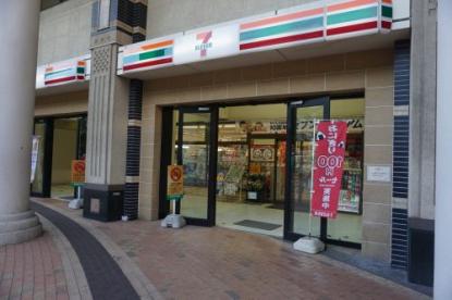 コンビニ　セブンイレブン横浜平沼橋駅前店（コンビニ）まで358m