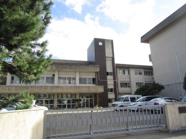 中学校　伊勢市立港中学校（中学校）まで1022m
