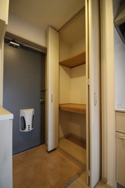 収納　写真は別号室です。