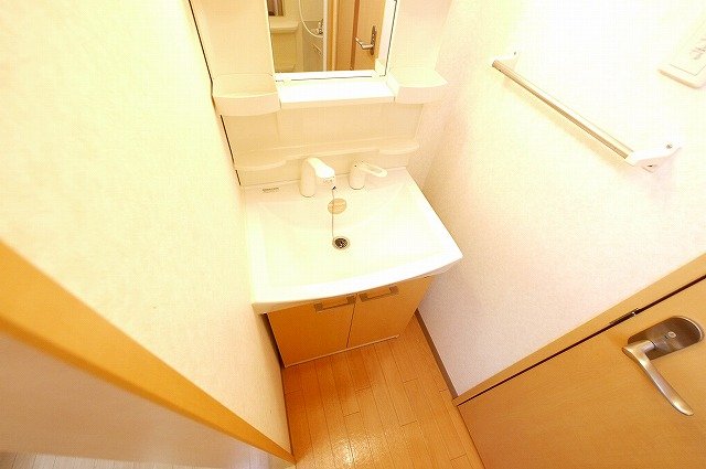 洗面設備　スペースが確保できる洗面所です