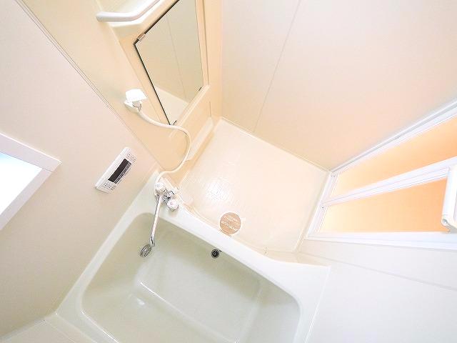 バス・シャワールーム　コンパクトで使いやすいお風呂です