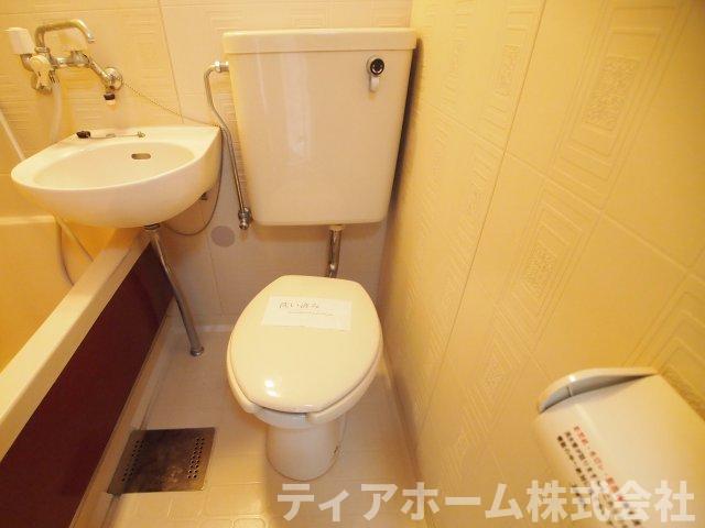 トイレ　落ち着いたトイレです