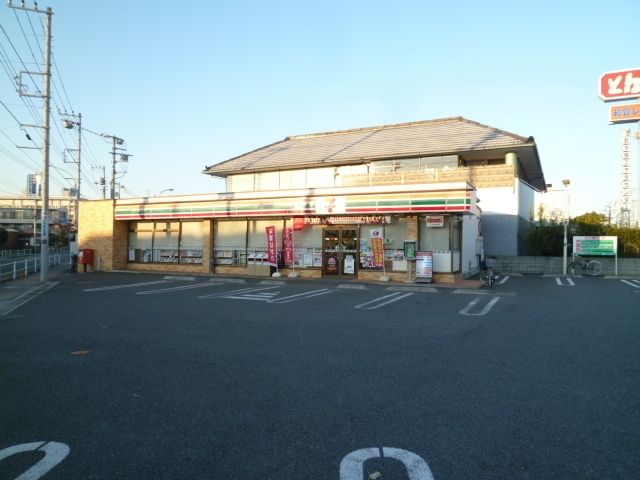 コンビニ　セブンイレブン（コンビニ）まで710m