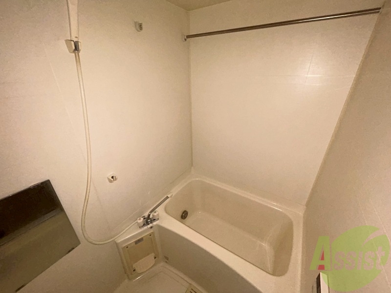 バス・シャワールーム　浴槽があり、ゆっくり湯船に浸かることが出来ます。