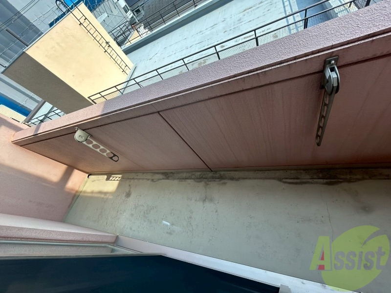 バルコニー　お洗濯物を干すのにも十分な広さのあるバルコニーです。