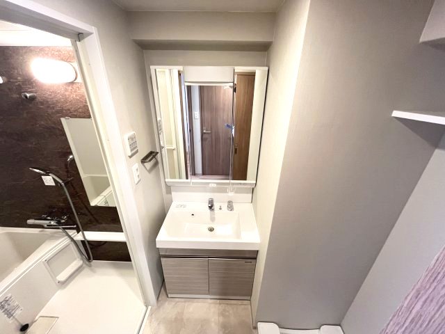 洗面設備　写真は、他部屋の同間取りとなっております。