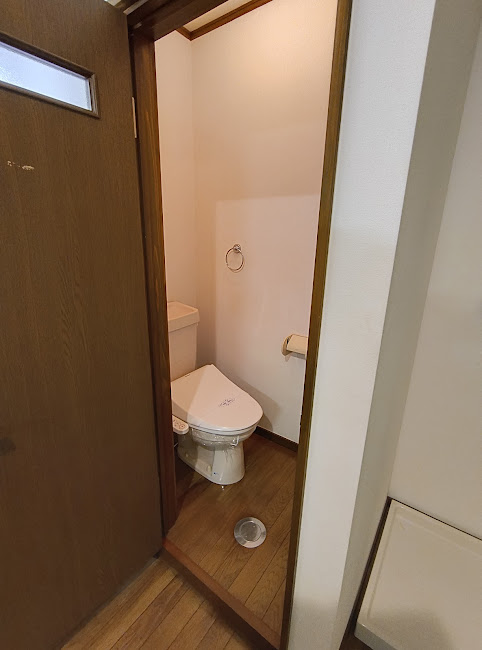 トイレ　温水洗浄便座完備
