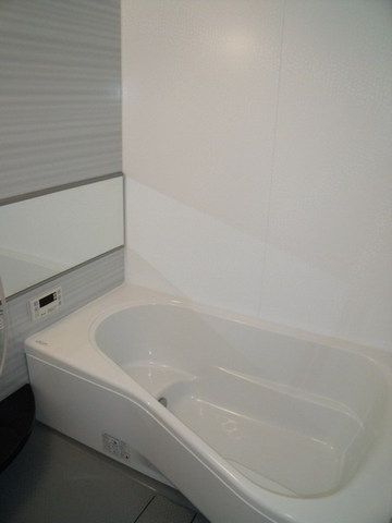 バス・シャワールーム　ひろいバスルーム