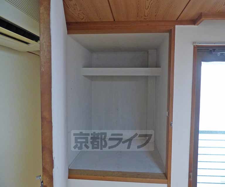 収納　リビング窓側にある収納です。