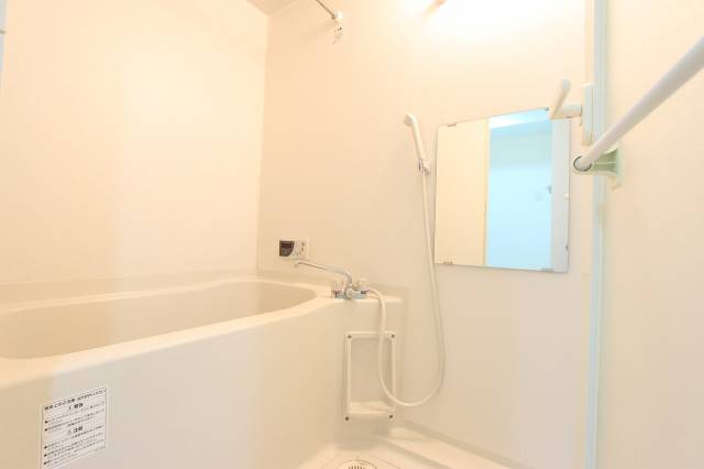 バス・シャワールーム　お風呂も清潔感ありますね