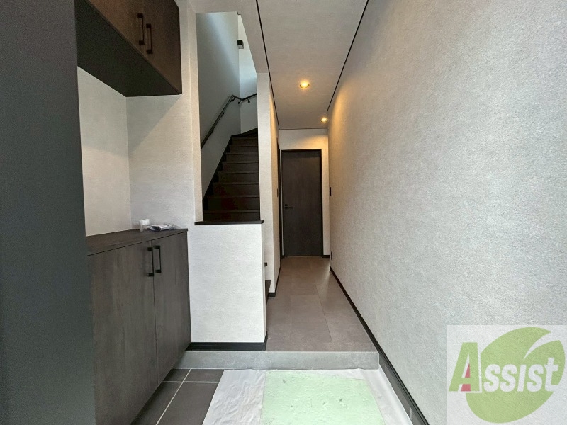 玄関　玄関の様子です。明るい印象ですね。気分もあがりそう。