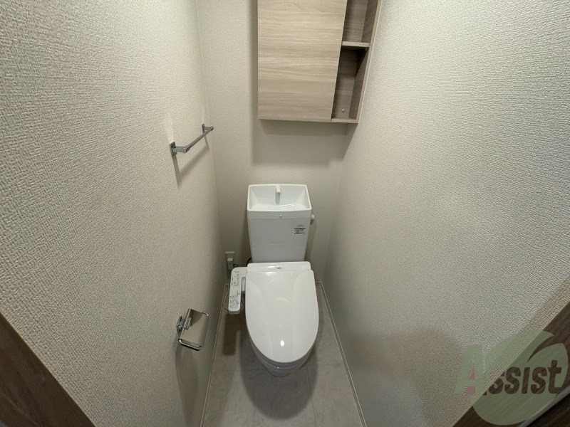 トイレ　トイレはこちらのウォシュレット付きになりますね。