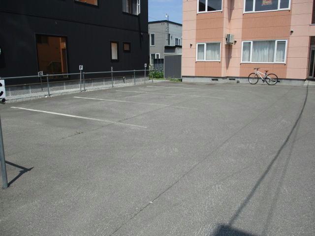 駐車場　駐車場