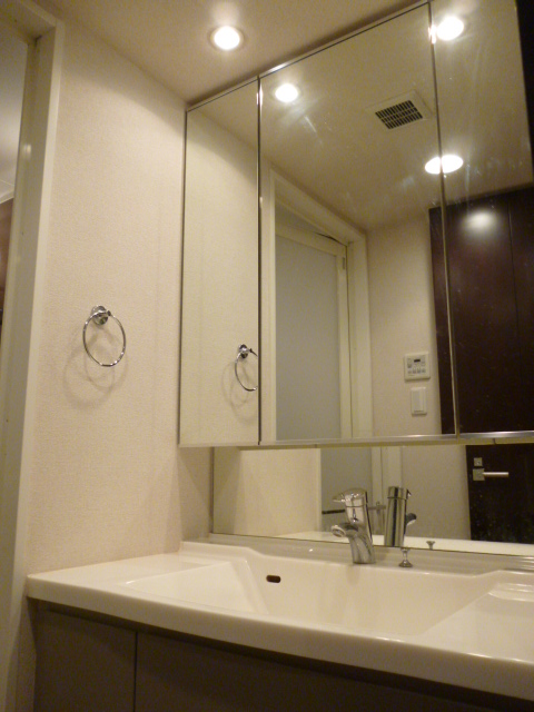 洗面設備　※別部屋の参考写真です。